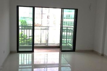 Studio with Balcony (51 Boulevard)