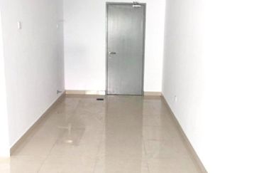 Studio with Balcony (51 Boulevard)