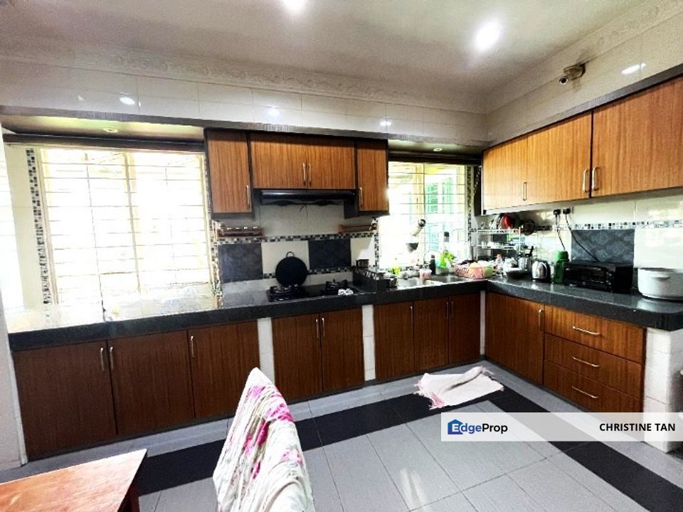 1.5 Storey End-Lot with Land (10ft) @ Petaling Jaya, Selangor, Petaling Jaya