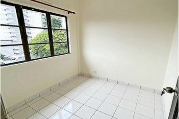 Villa OUG @ Taman Yarl