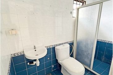 Villa OUG @ Taman Yarl