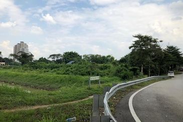 Jalan Mutiara Subang