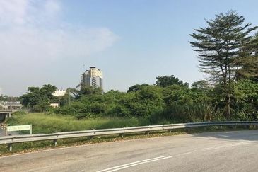 Jalan Mutiara Subang