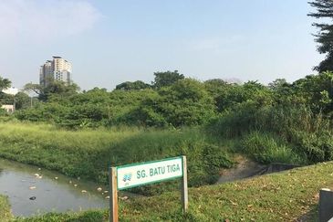 Jalan Mutiara Subang