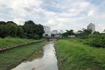 Jalan Mutiara Subang