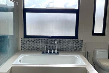 Freehold 3-Storey Terrace @ Maple Terrace 