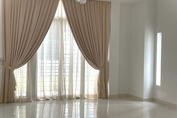 Freehold 3-Storey Terrace @ Maple Terrace 