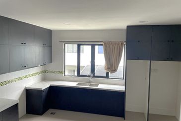 Freehold 3-Storey Terrace @ Maple Terrace 