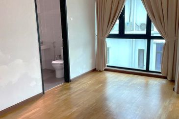 Freehold 3-Storey Terrace @ Maple Terrace 