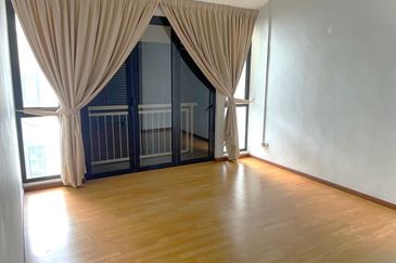 Freehold 3-Storey Terrace @ Maple Terrace 