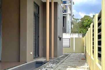 Freehold 3-Storey Terrace @ Maple Terrace 