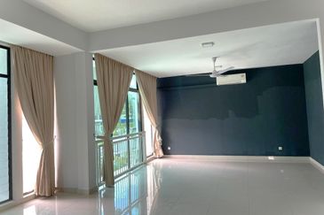 Freehold 3-Storey Terrace @ Maple Terrace 