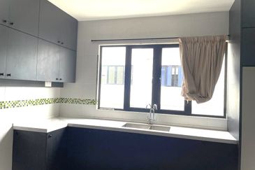 Freehold 3-Storey Terrace @ Maple Terrace 