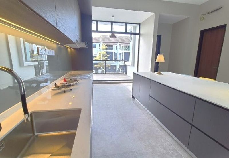 3-Storey Terrace @ Maple Terrace 