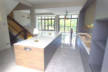 3-Storey Terrace @ Maple Terrace 