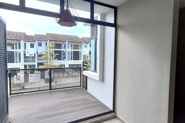 3-Storey Terrace @ Maple Terrace 