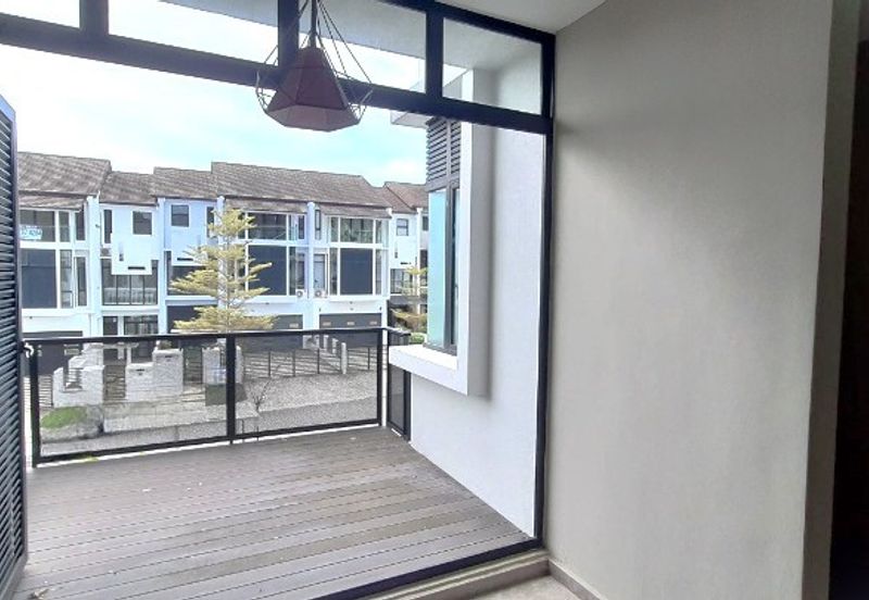 3-Storey Terrace @ Maple Terrace 