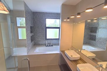 3-Storey Terrace @ Maple Terrace 