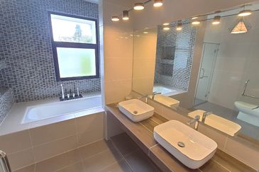 3-Storey Terrace @ Maple Terrace 