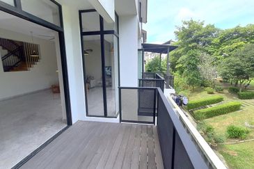 3-Storey Terrace @ Maple Terrace 