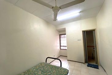 Freehold 2-Storey Terrace @ Bukit Jelutong