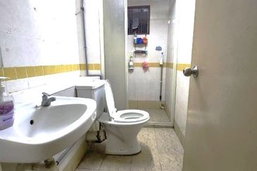 Freehold 2-Storey Terrace @ Bukit Jelutong