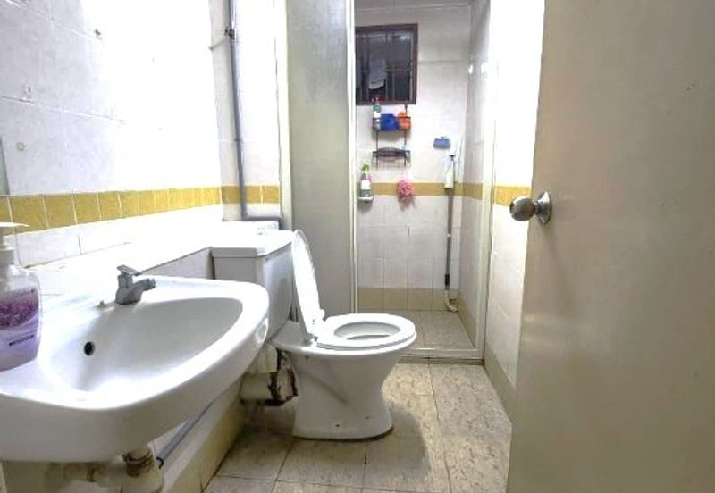 Freehold 2-Storey Terrace @ Bukit Jelutong