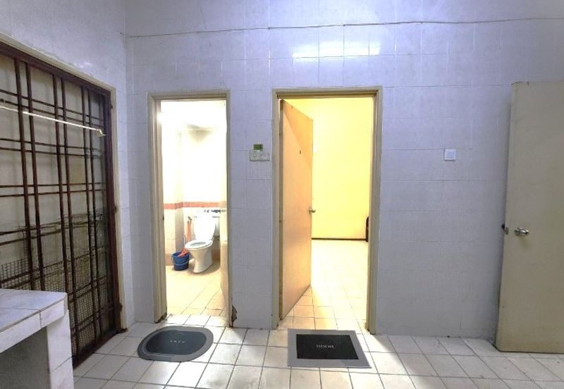 Freehold 2-Storey Terrace @ Bukit Jelutong