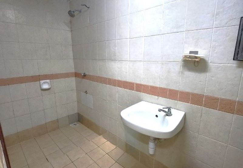 Freehold 2-Storey Terrace @ Bukit Jelutong