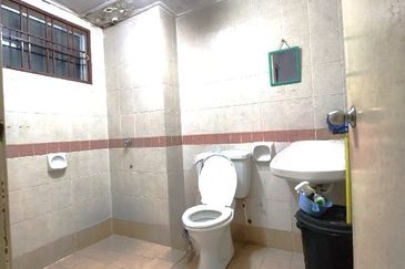 Freehold 2-Storey Terrace @ Bukit Jelutong