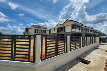 [Freehold] 2sty Semi D Corner 92x85 @Sungai Buloh - 12km to Bandar Sri Damansara, Petaling Jaya