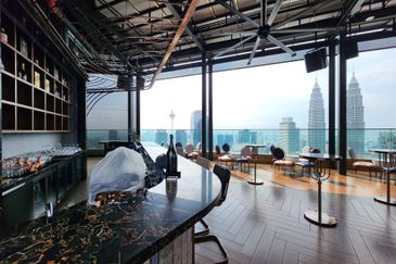 Facing KLCC, Merdeka118 - Imperial Lexis KLCC, Fully Furnish with Hotel services