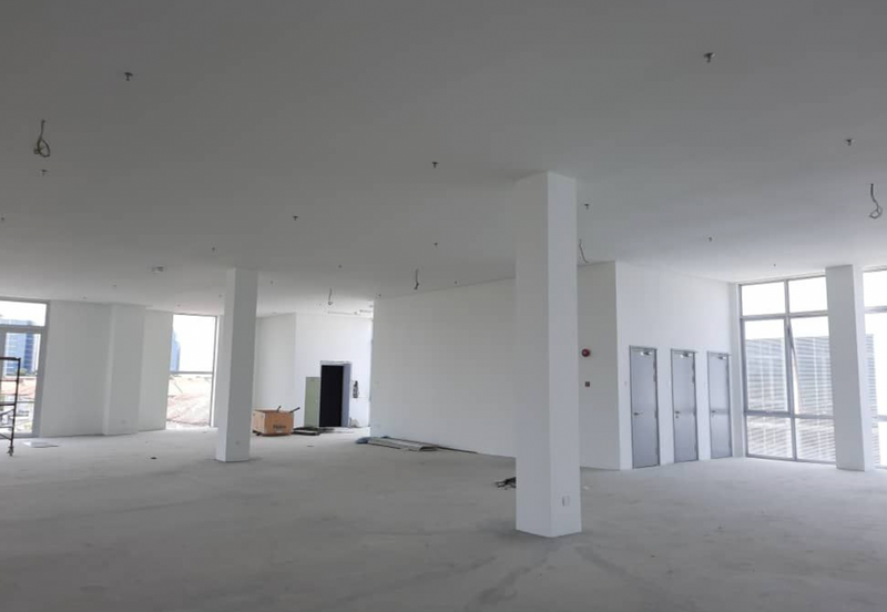 CAR SHOWROOM, FACING MAIN ROAD FOR RENT AT GLENMARIE