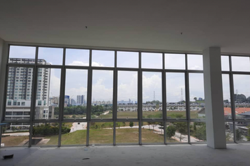 CAR SHOWROOM, FACING MAIN ROAD FOR RENT AT GLENMARIE