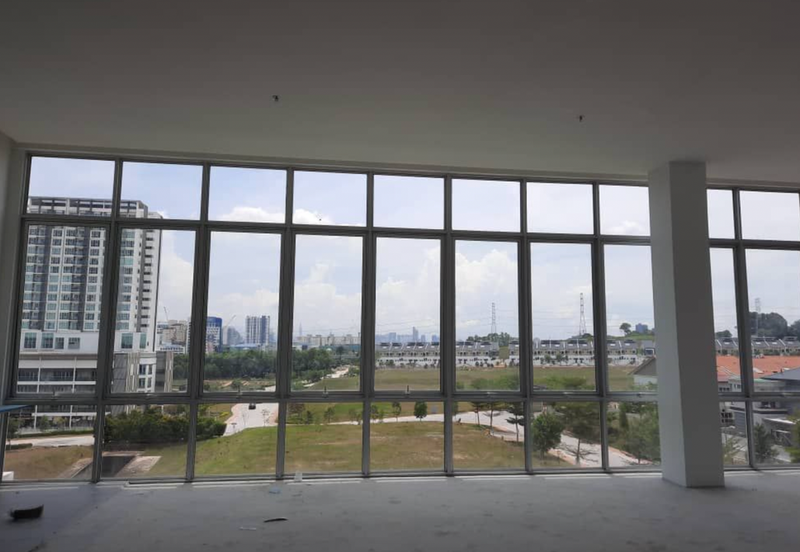 CAR SHOWROOM, FACING MAIN ROAD FOR RENT AT GLENMARIE