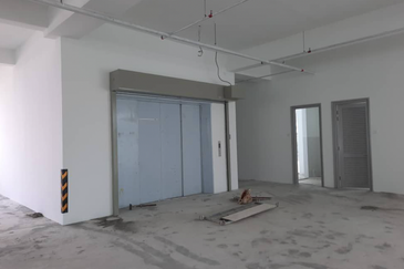 CAR SHOWROOM, FACING MAIN ROAD FOR RENT AT GLENMARIE