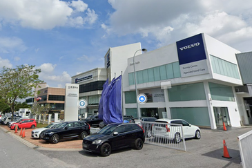 CAR SHOWROOM, FACING MAIN ROAD FOR RENT AT GLENMARIE