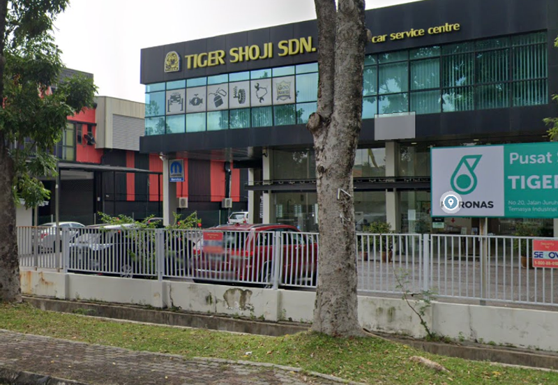 CAR SHOWROOM, FACING MAIN ROAD FOR RENT AT GLENMARIE