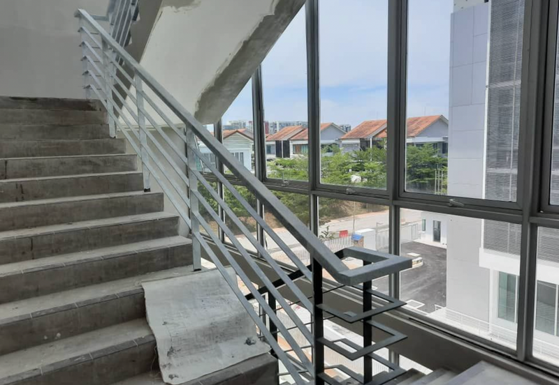 CAR SHOWROOM, FACING MAIN ROAD FOR RENT AT GLENMARIE