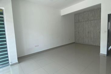 Freesia Bandar Springhill