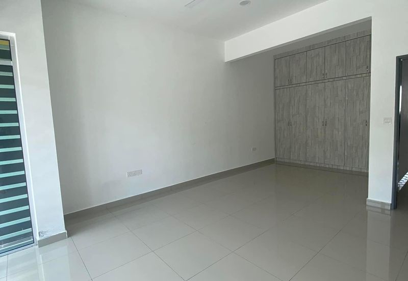 Freesia Bandar Springhill