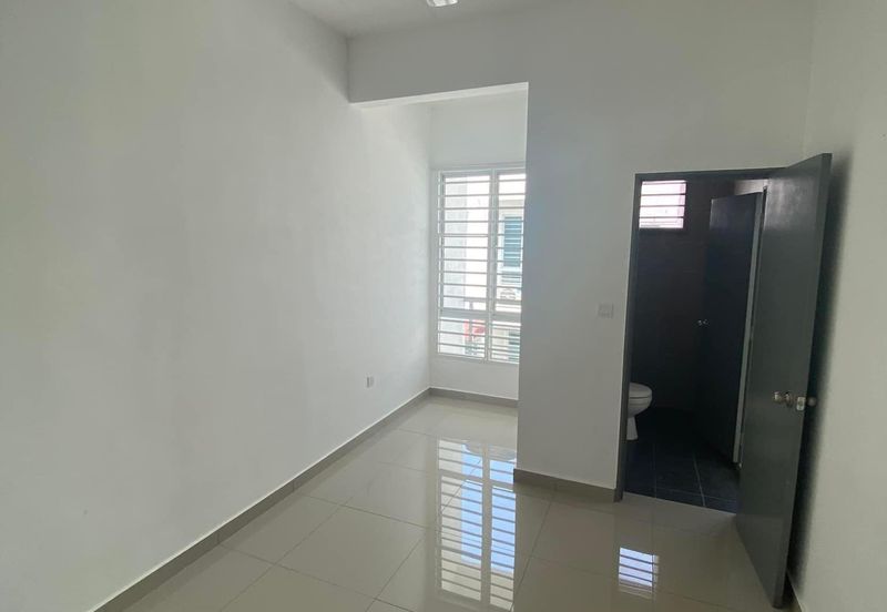 Freesia Bandar Springhill