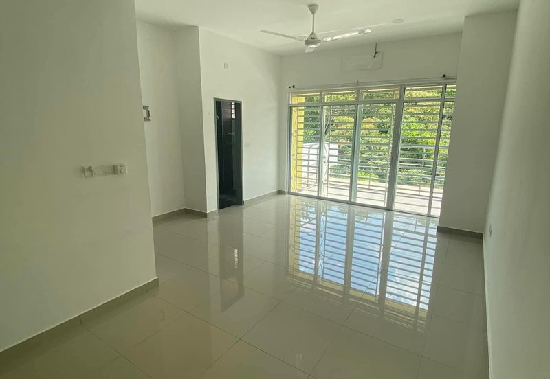 Freesia Bandar Springhill