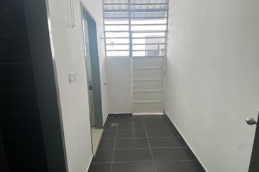 Freesia Bandar Springhill