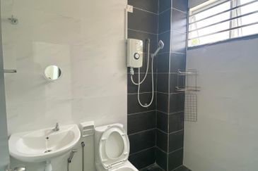 Freesia Bandar Springhill