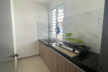 Freesia Bandar Springhill