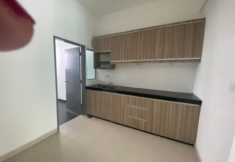 Freesia Bandar Springhill