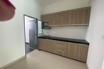 Freesia Bandar Springhill