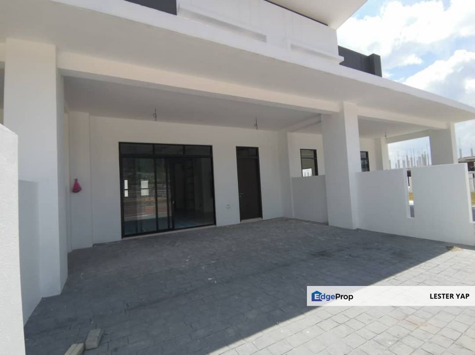 The bigger 2 storey terrace 24 x 80 @ neary by seremban toll 3 min only, Negeri Sembilan, Seremban