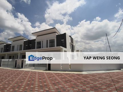 The bigger 2 storey terrace 24 x 80 @ neary by seremban toll 3 min only, Negeri Sembilan, Seremban